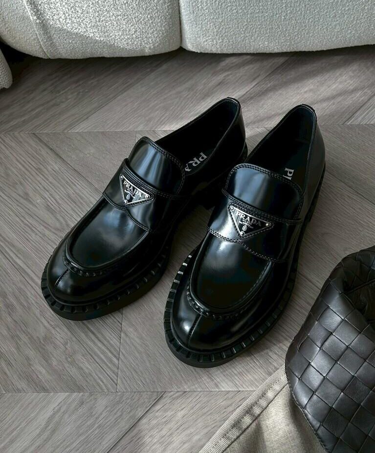 Prada – Cholate 黑色刷亮皮 經典款樂福鞋SZ.38 | Maison de mason 精品銷售/代購